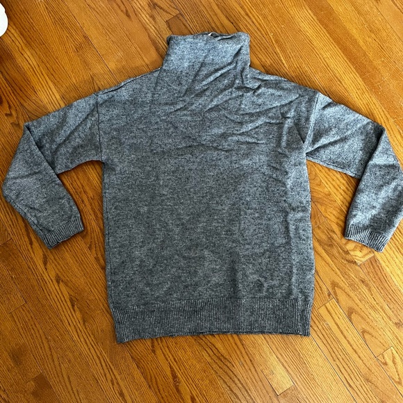 M Boutique Knit Turtleneck Small - Picture 1 of 2